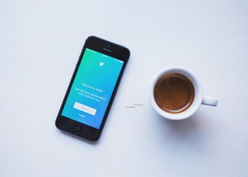 Twitter tweaks video again, adding view counts for some users
