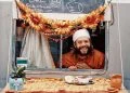 Food truck offers free food for earthquake-affected tourists in Lombok