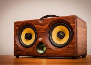 Emotiva Airmotiv B1 review:  Audiophile sound for a popcorn price