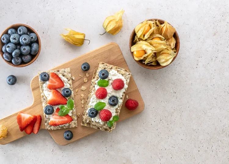 crispbread with cream cheese