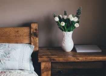 21 Space-Savvy Ideas for the Small Modern Bedroom