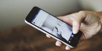 Twitter tweaks video again, adding view counts for some users