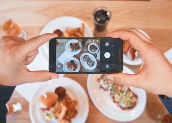 Coronavirus: How to avoid overeating when working from home