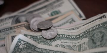 Want Your Investments Better? Stop Watching the News