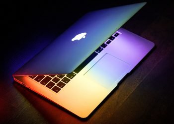 يمكنك الآن لعب بيل غيتس أول لعبة كمبيوتر وتشغيل أكثر الحمير على اي فون الخاص بك، وأبل ووتش