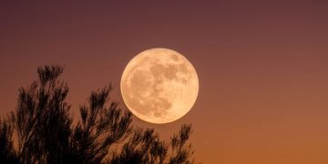 The moon might have had a heavy metal atmosphere with supersonic winds
