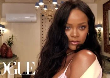 Rihanna Blessed Our 2020 With a Makeup-Free Selfie