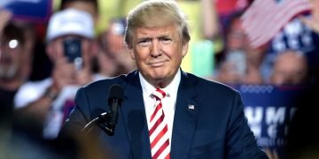 US appeals court won’t reinstate Trump’s immigration travel ban