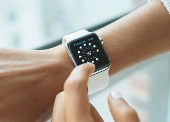 Here’s Why No One Is Buying Smartwatches Anymore