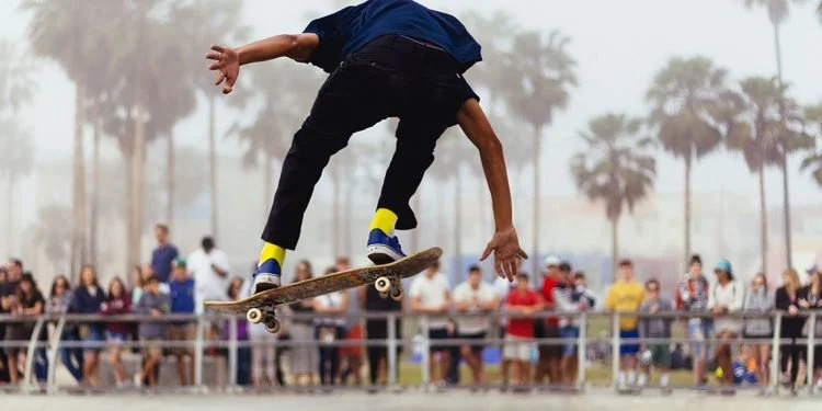 This Guy Do Ollie Over The Barrel And People Reactions is Priceless